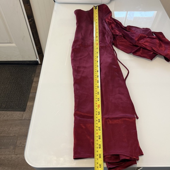 Rumored Dress Women XS Sweet Talker Mini Dress Merlot NWT  Bell Sleeve Open Back - Picture 8 of 9